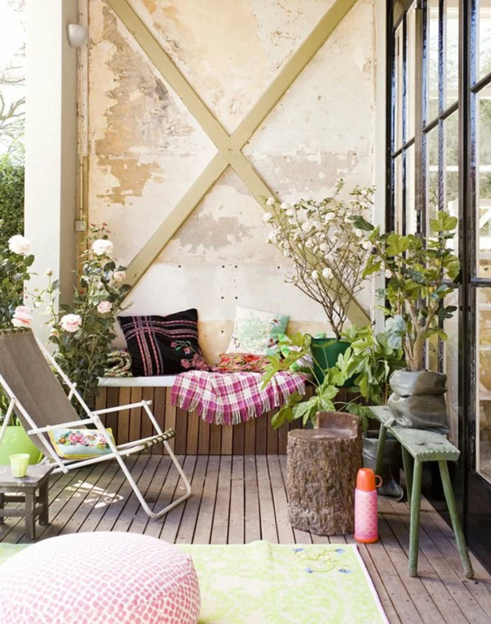 kleinen balkon gestalten rustkale elemente pflanzen
