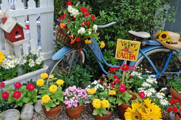 kreative gartenideen für kleine gärten fahrrad schild