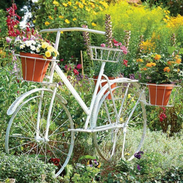 kreative gartenideen für kleine gärten fahrrad weiß