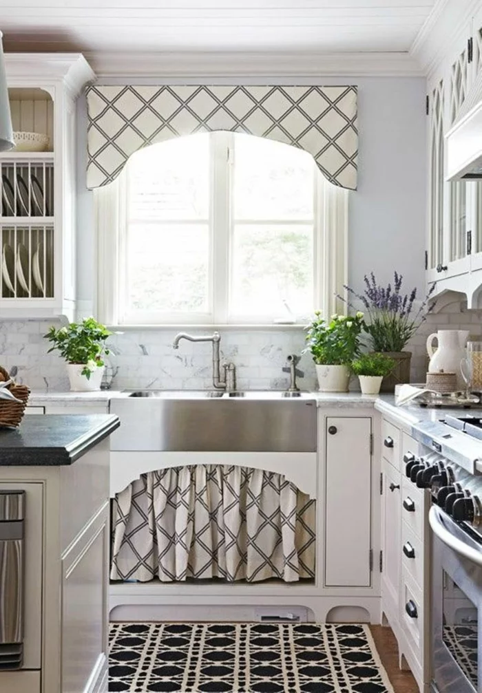 küchendesign küchenfenster gardinen rustikaler stil geometrische muster