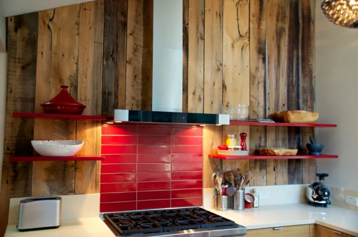 küchenrückwände rote fliesen holzakzente wohnideen küche