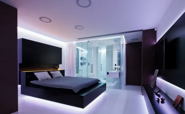 schlafzimmer einrichten neon led beleuchtung doppelbett badezimmer glas trennwand