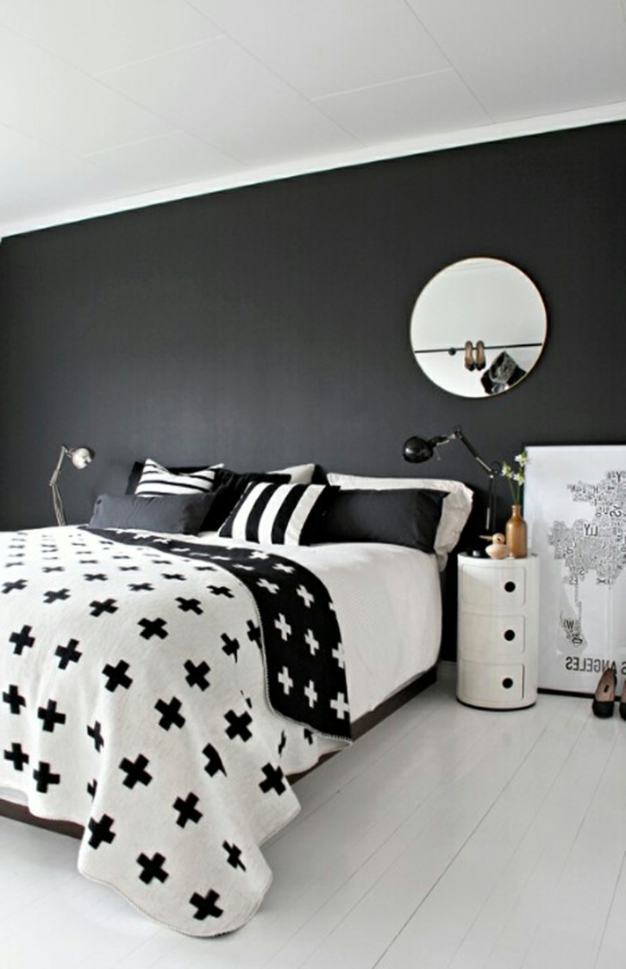 schlafzimmer einrichten schwarze wand weißer boden bettwäsche