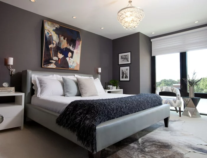 schlafzimmer einrichten weiße zimmerdecke dunkle wände eleganter teppich