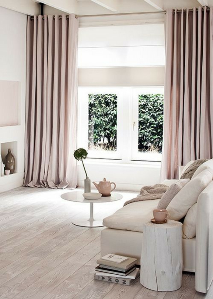 wandfarbe rosa vorhänge naturholz beistelltisch couchtisch sofa parkett