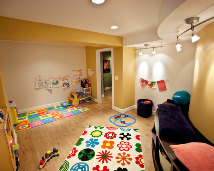 wohnideen kinderzimmer farbige teppiche hellgelbe wände