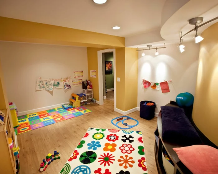 wohnideen kinderzimmer farbige teppiche hellgelbe wände