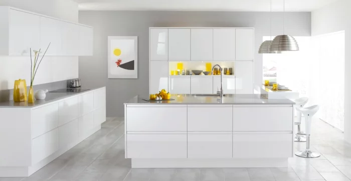 wohnideen küche weiße kücheneinrichtung bodenfliesen kücheninsel dekoideen