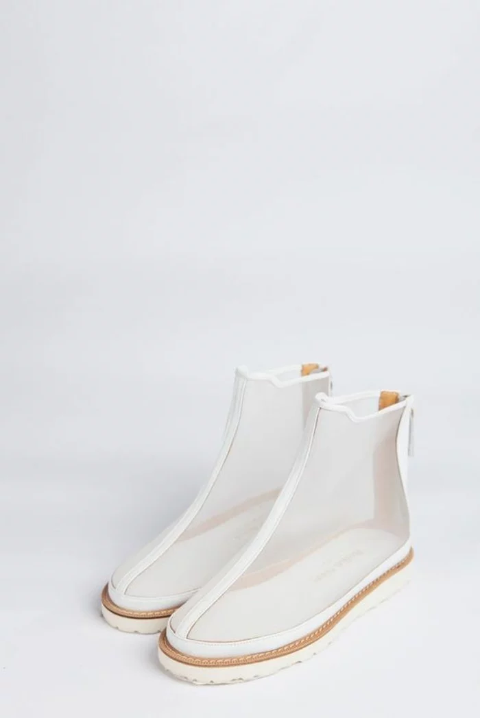 Modetrends durchsichtige Kleider Schuhe weiß