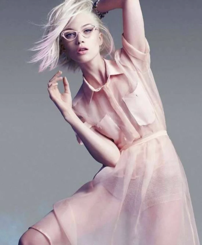 Modetrends durchsichtiges Kleid hell rosa romantisch