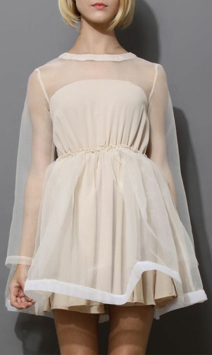 Modetrends durchsichtiges Kleid mit transparentem Überkleid