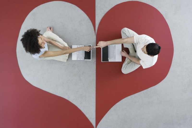 Online Dating Tipps Chancen und Risiko beim Dating im Web Herzklöpfen