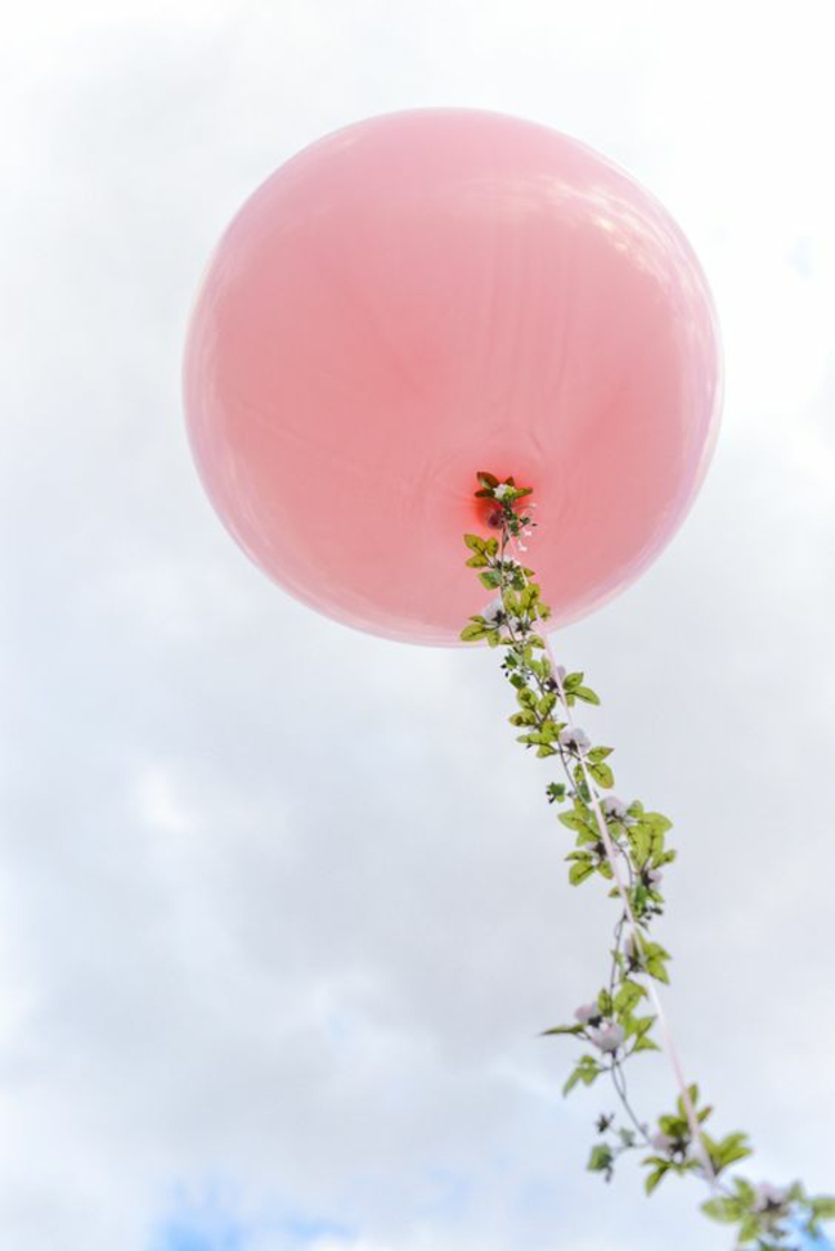 Tischdeko Gartenparty Deko selber machen Luftballon