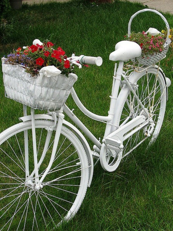 deko garten altes fahrrad weiß vintage blumen