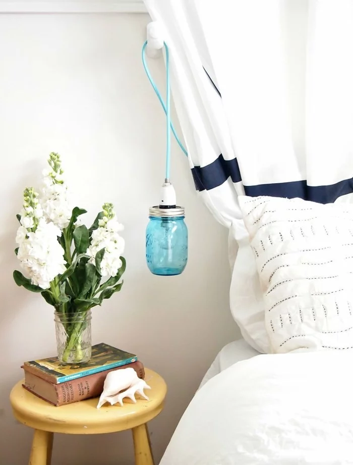 DIY Deko - Hängelampe im Schlafzimmer aus blauem Einmachglas