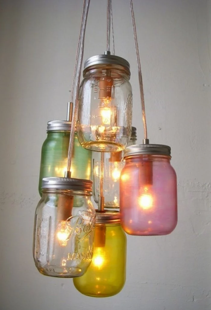 DIY Ideen mit Einmachgläsern - leuchtende farbige Einmachgläsern als Leuchter