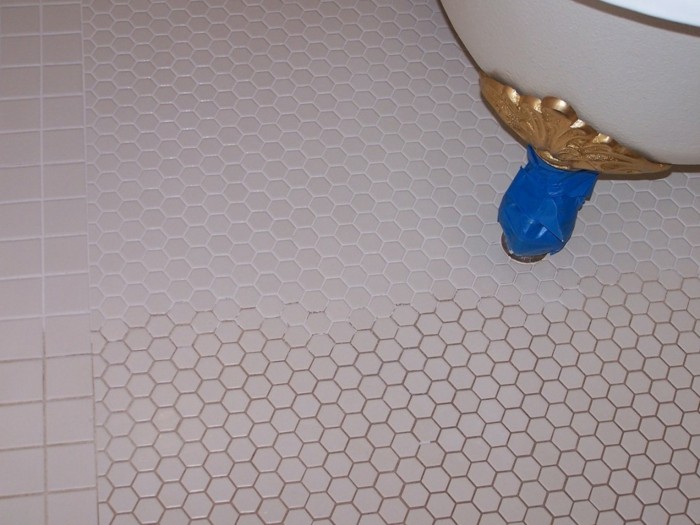 fliesen reinigen badezimmerfliesen mosaik