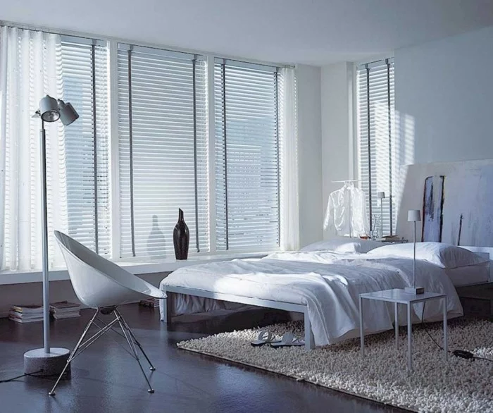 jalousiesteuerung automatisch sichtschutz weiße lamellen aluminium schlafzimmer