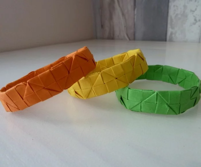 kreativ basteln und einen Armband aus Papier selber machen