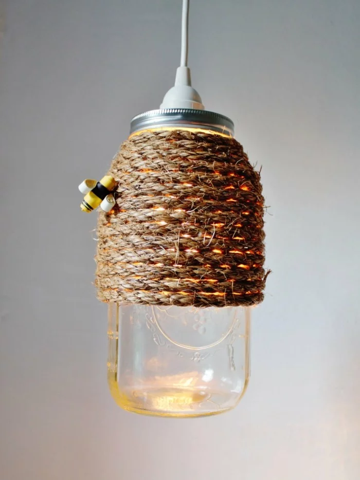 hängende Leuchte aus Einmachglas, mit Seil umwickelt