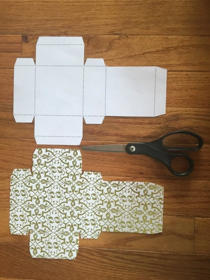 kreativ basteln mit Papier - gemusterten Bastelkarton benutzen
