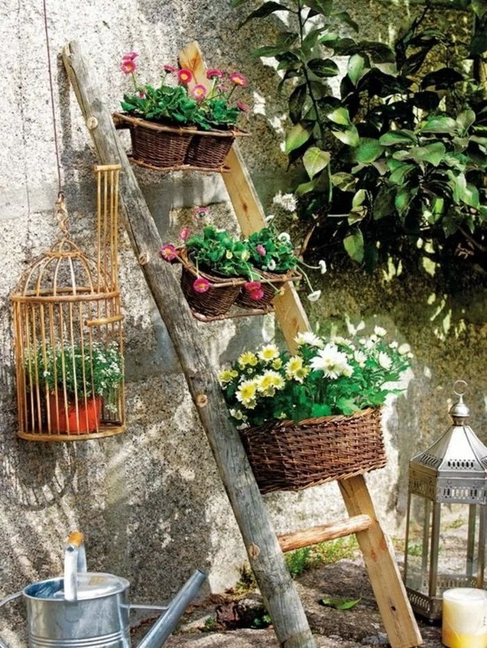 kreative gardenideen rustikale treppe blumen