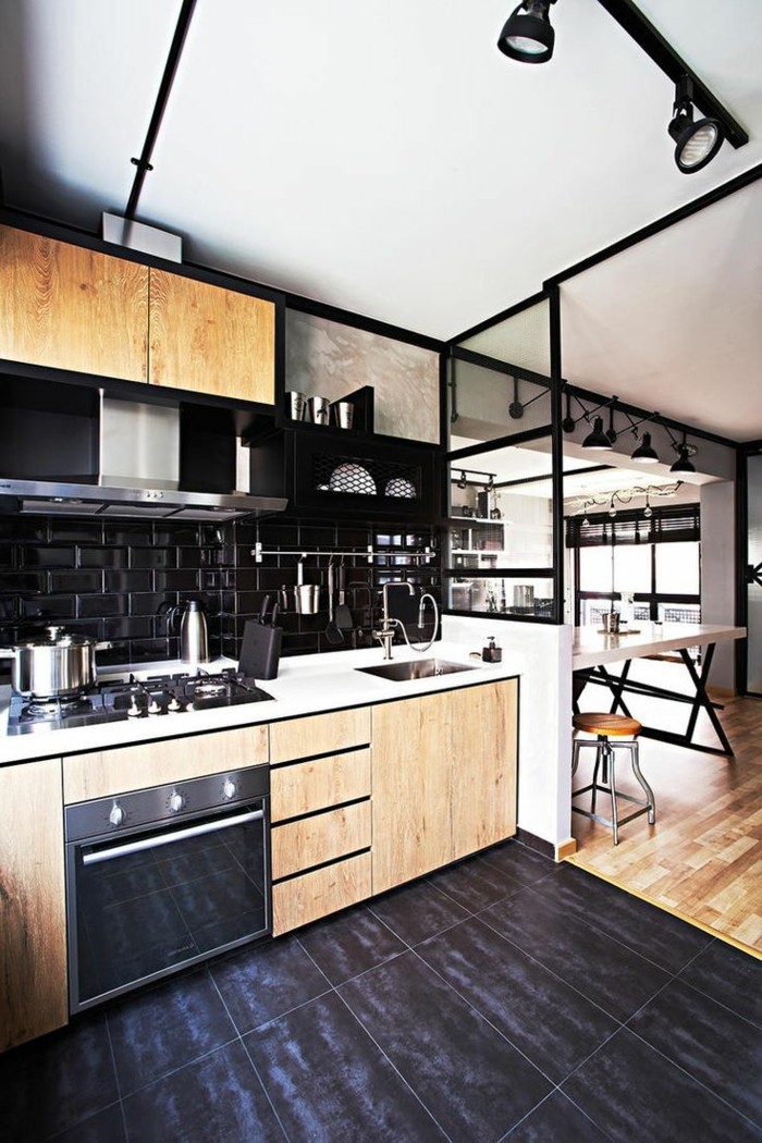 küchenmöbel industrielle küche schwarze bodenfliesen hölzerne küchenschränke küchenrückwand