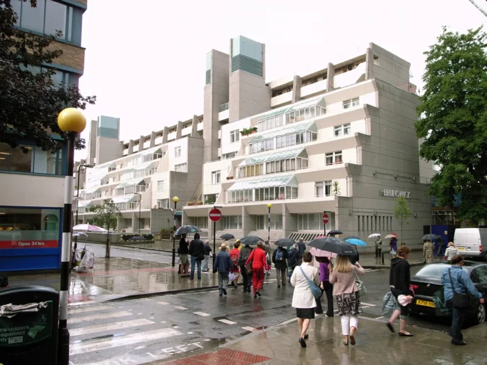 massivhaus bauen london bloomsbury brunswick center fassade terrassen brutalismus architektur