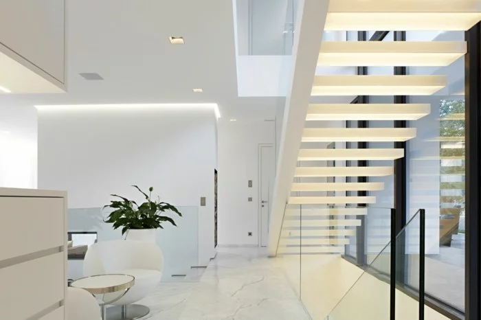 moderne treppen beleuchtet weißes innendesign pflanzen