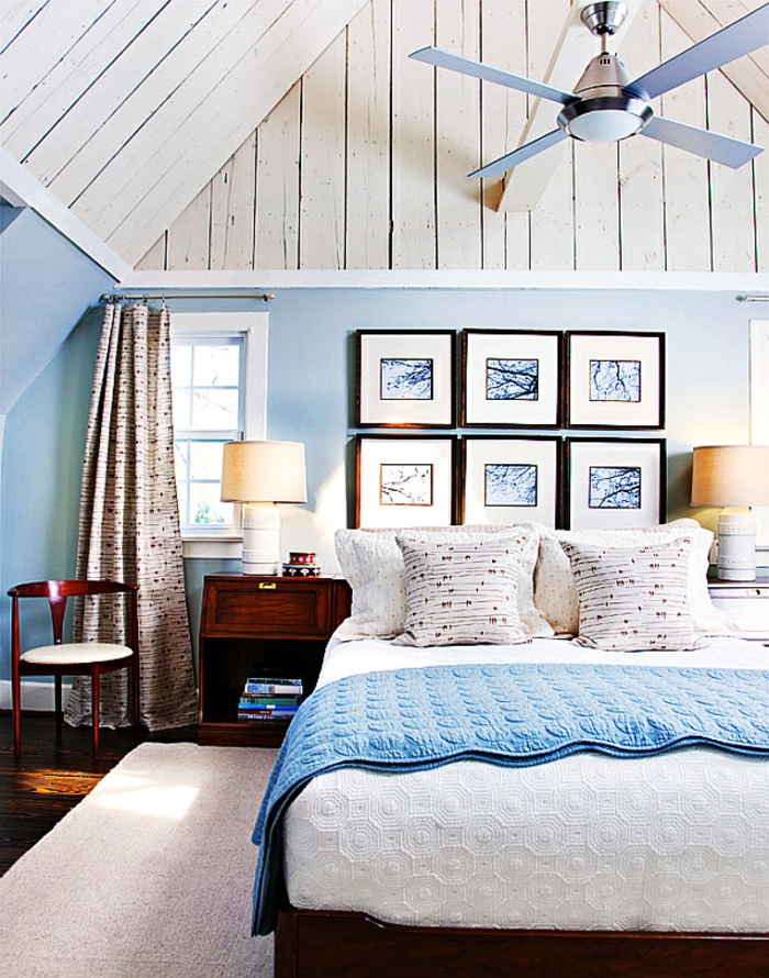 schlafzimmer blau blaue wände braune möbel dachschräge