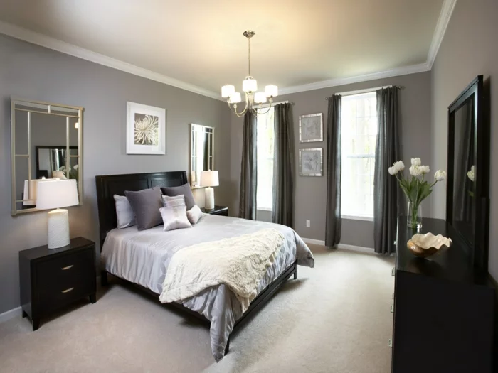 schlafzimmer grau beiger teppichboden wandspiegel