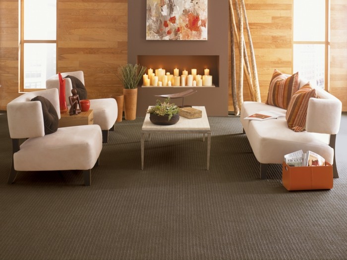 schönes wohnzimmer teppichboden helle möbel kamin