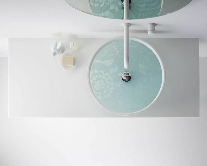 waschbecken design runde form glas stahl weiße badezimmereinrichtung