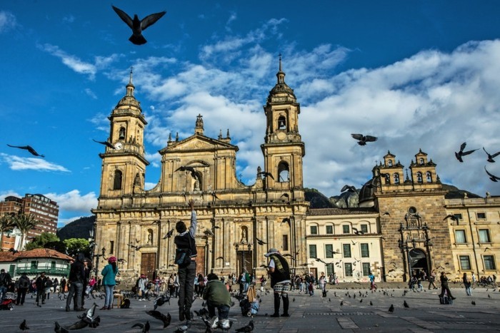 weltreisen bogota kolumbien plaza bolivar katedral primada