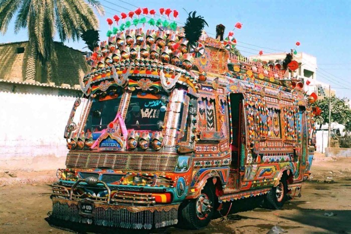 weltreisen karatchi bus transport indienreisen