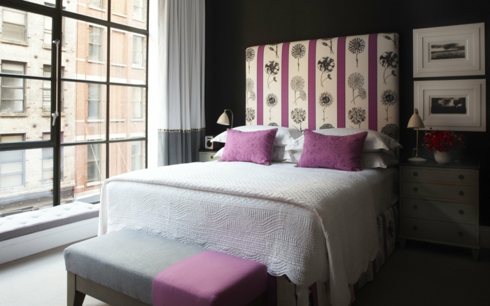 wohnideen schlafzimmer dunkelgraue wände rosa akzente panoramafenster