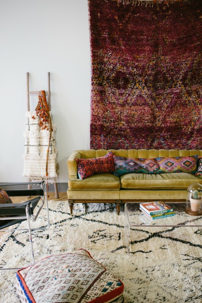 wohnungseinrichtung boho style wohnideen couch teppich wanddekoration sitzkissen