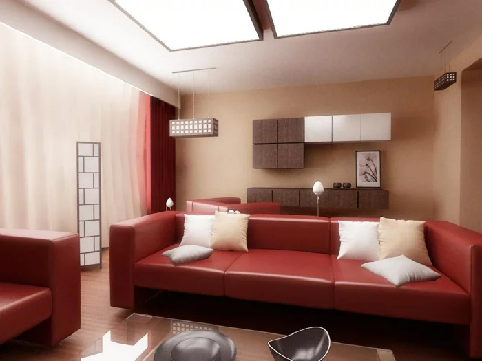kleines Wohnzimmer mit hellbraunen Wänden und roten Möbelstücken