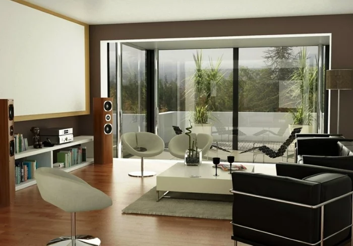 Wohnzimmer in Braun mit weißen Stühlen, schwarzen Sesseln und Boden in Holzoptik