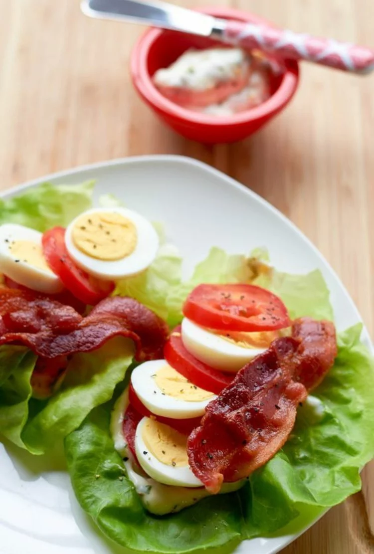 Lebensmittel mit viel Eiweiß Eiweiß Diät gesund abnehmen Eier Salat