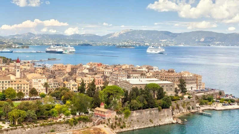 Nach Korfu reisen Stadt Korfu Griechenland Hafen