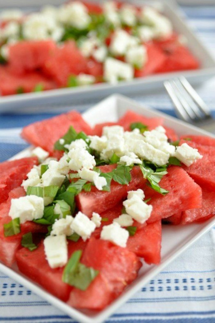 Wassermelone Diät Sommerparty gesunde Ernährung Wassermelone Salat mit Feta Käse