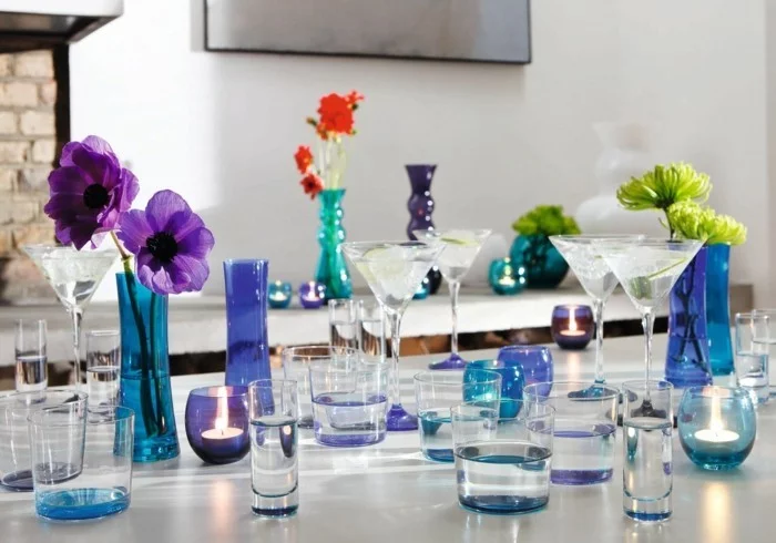 blumenvase glas blau lila tischdekoration windlichter