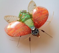 Alte Computerteile werden zu fabelhaften Upcycling Insekten