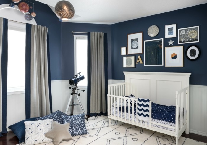 deko ideen kinderzimmer babyzimmer gestalten dunkle wände blau