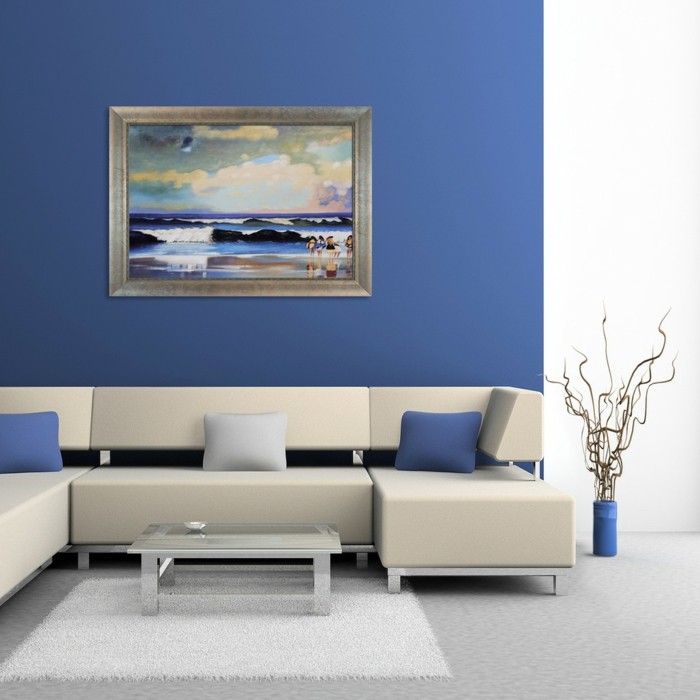 dekoideen wohnzimmer blaue akzentwand beige sofa