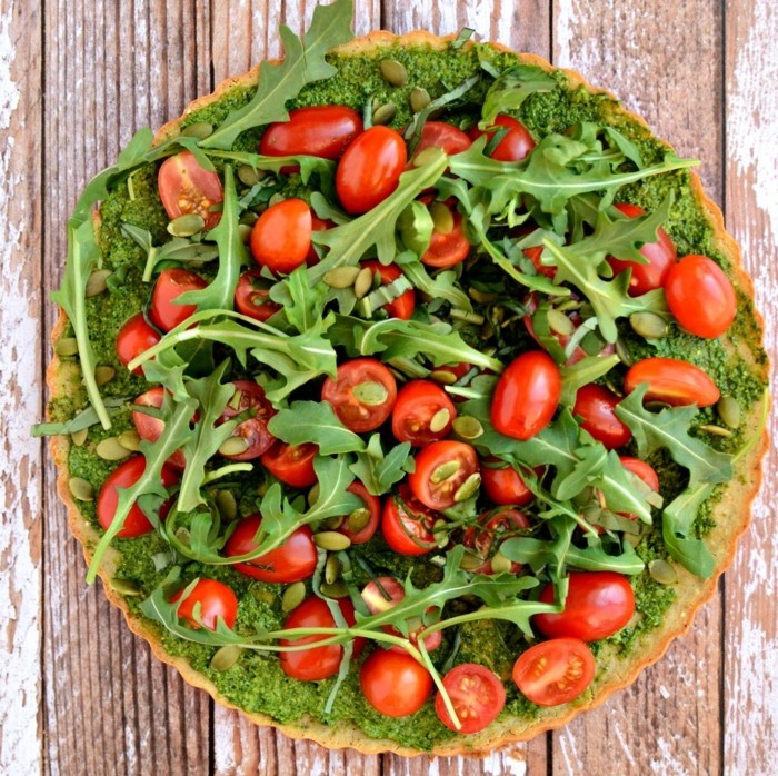 italienreise vegane küche gesundes essen rucola tomaten pesto kürbiskerne