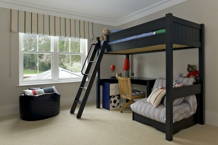 kinderzimmer hochbett jungenzimmer gestalten heller teppichboden raffrollo