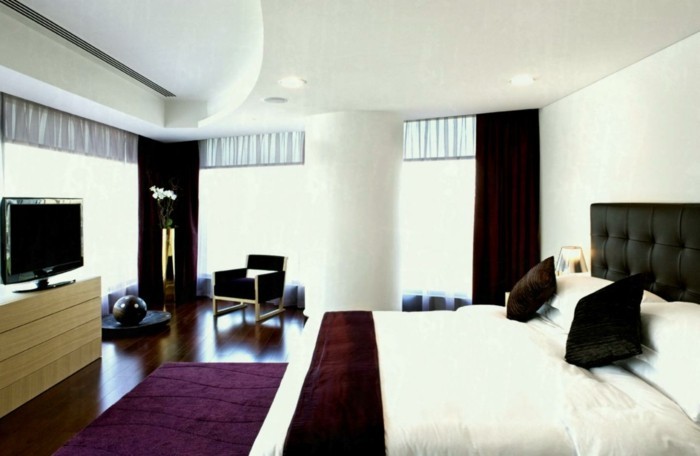 lila teppich wohnideen schlafzimmer schöne zimmerdecke