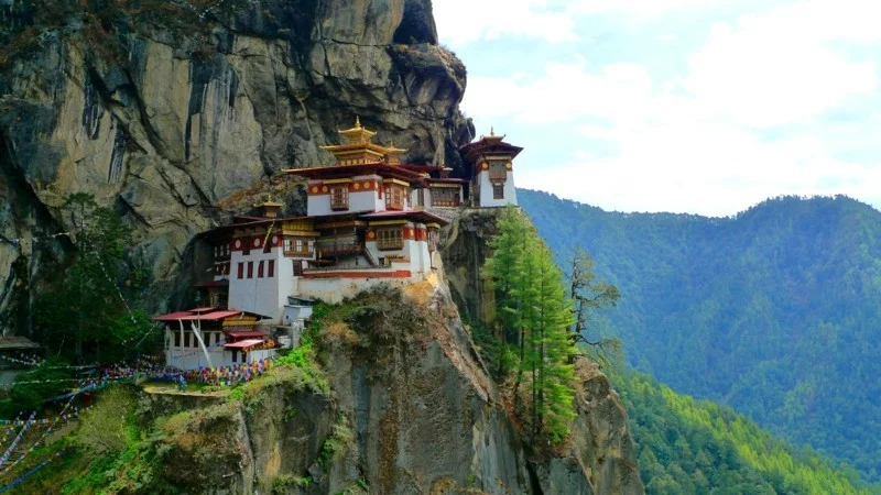 nach Tibet reisen Kulturreise Felsentempel